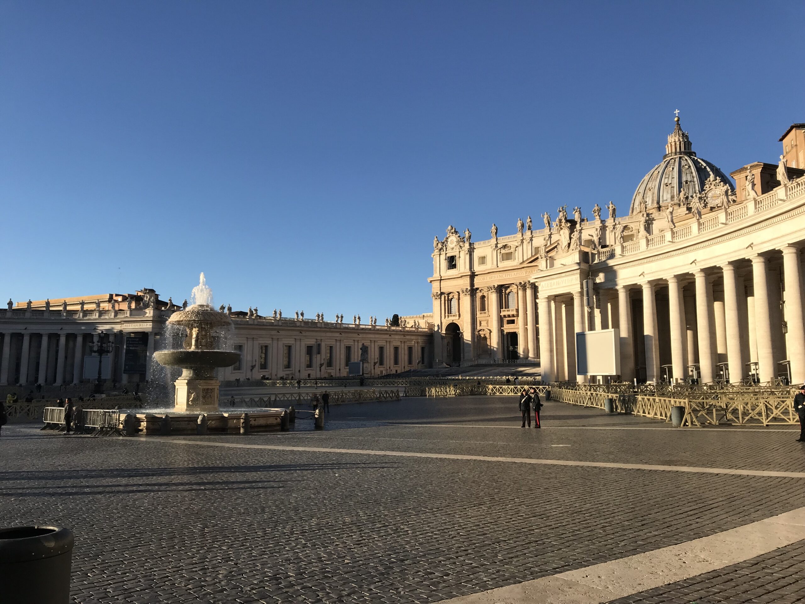 Petersdom und Petersplatz im Vatikan